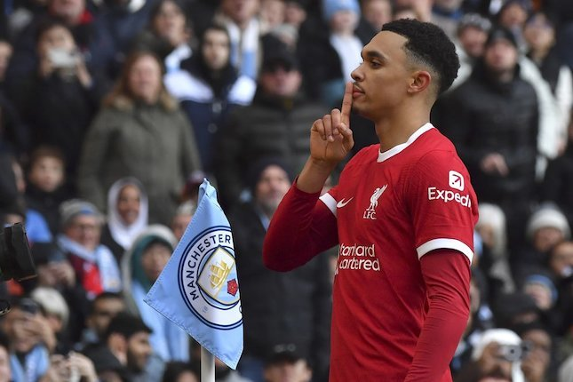 Selebrasi bek Liverpool Trent Alexander-Arnold di laga kontra Manchester City pada pekan ke-13 Premier League 2023/2024 di Etihad Stadium, Sabtu (25/11/2023). (c) AP Photo/Rui Vieira