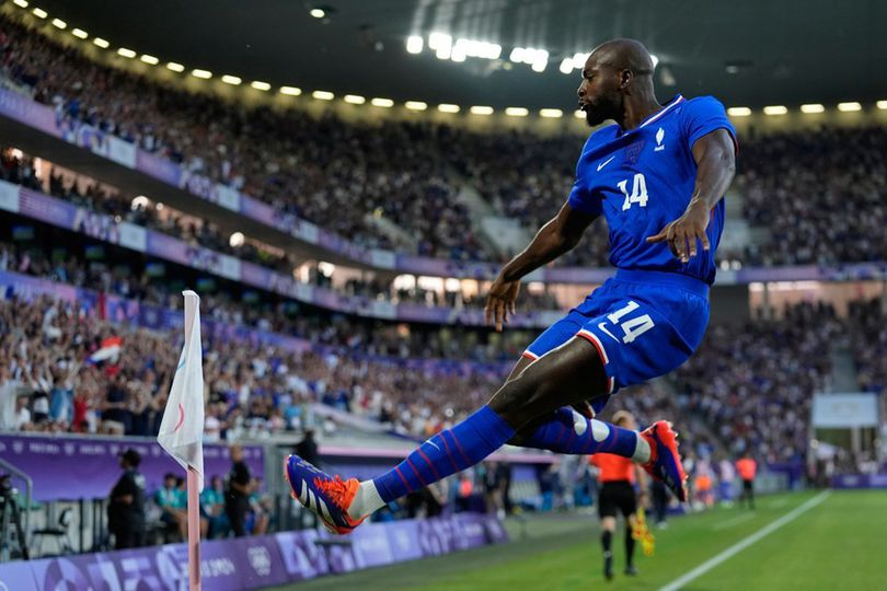 Selebrasi Jean-Philippe Mateta dalam laga Prancis vs Argentina di Olimpiade 2024, Sabtu (3/8/2024). (c) AP Photo/Rebecca Blackwell