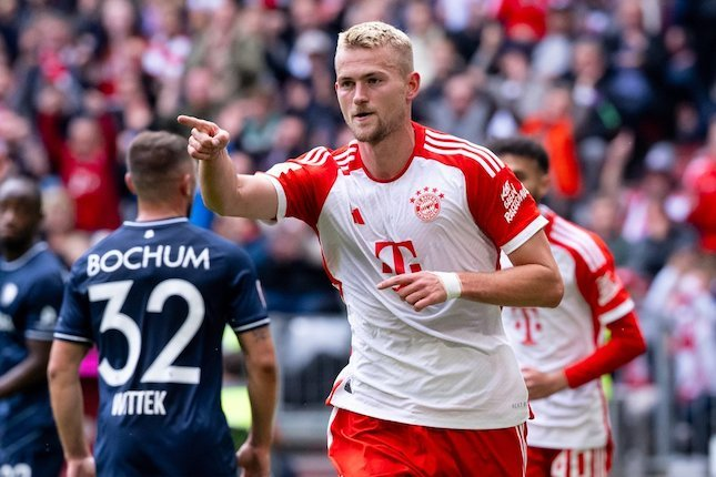 Bek Bayern Munchen Matthijs de Ligt merayakan gol ke gawang VfL Bochum di Bundesliga 2023/2024. (c) Sven Hoppe/dpa via AP