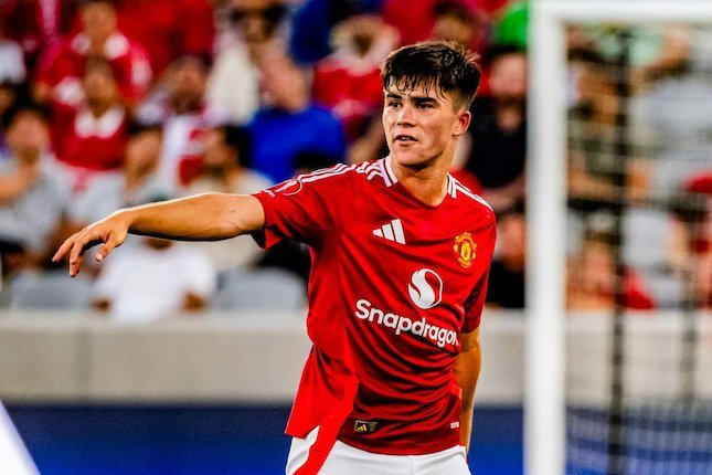 Bek Manchester United, Harry Amass (c) MUFC Official
